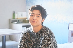 WATWING八村倫太郎が「ぐっすり眠れる」スーパーホテルへ！ドリンク作りや朝食サービスも体験