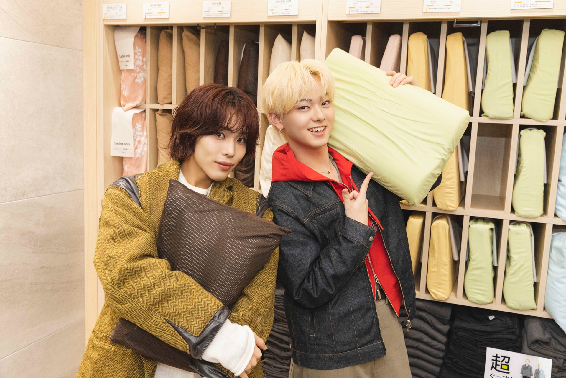 小田惟真は「低反発 緑枕」、星野晴海は「ひのき枕」をセレクト。