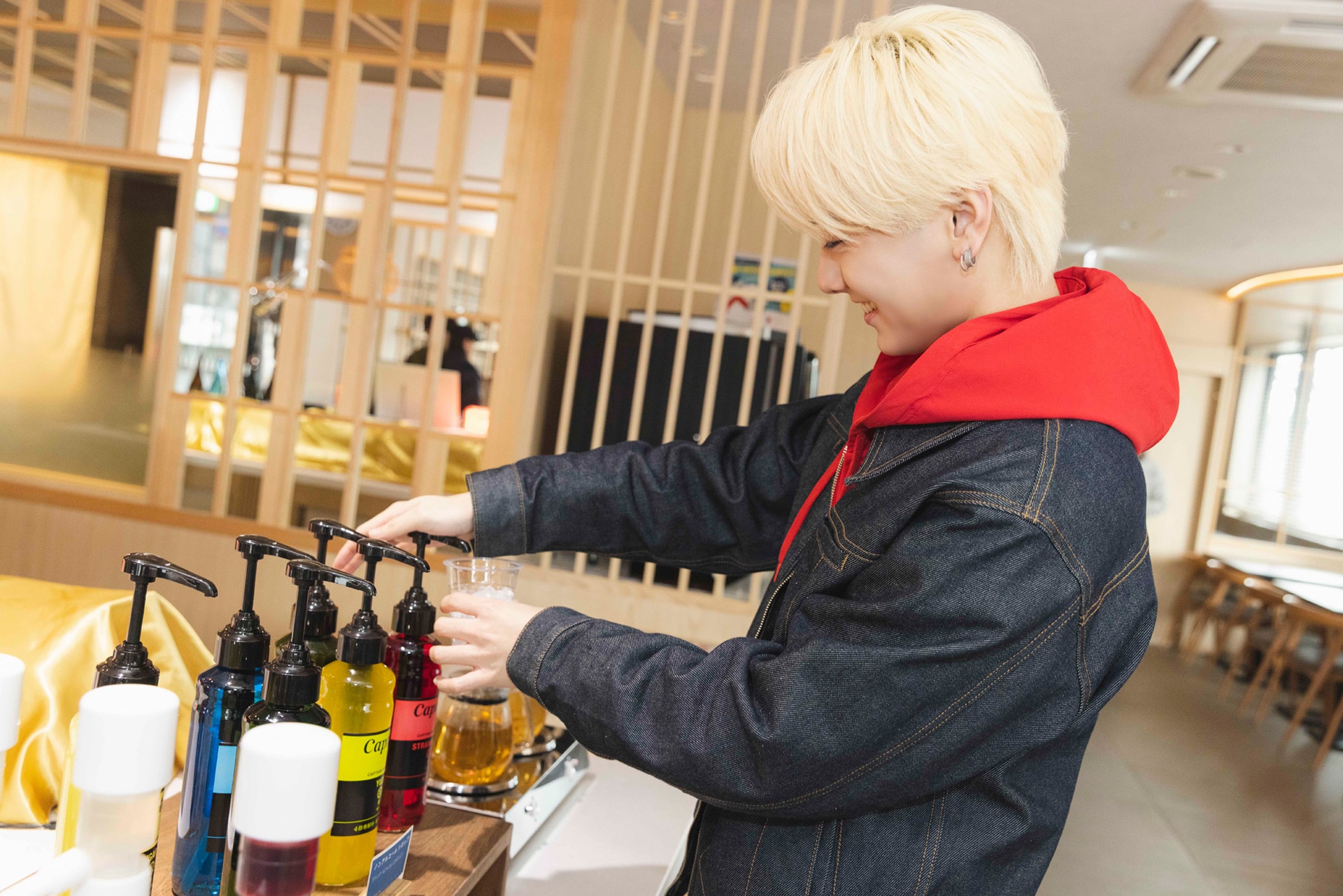 迷わずストロベリーのフレーバーシロップを注入。