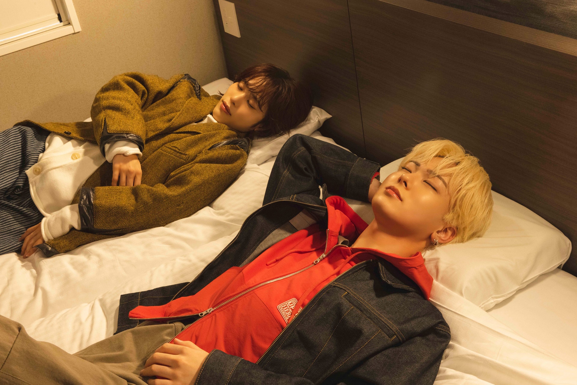 取材中にも関わらず本気でウトウトする小田惟真と星野晴海。