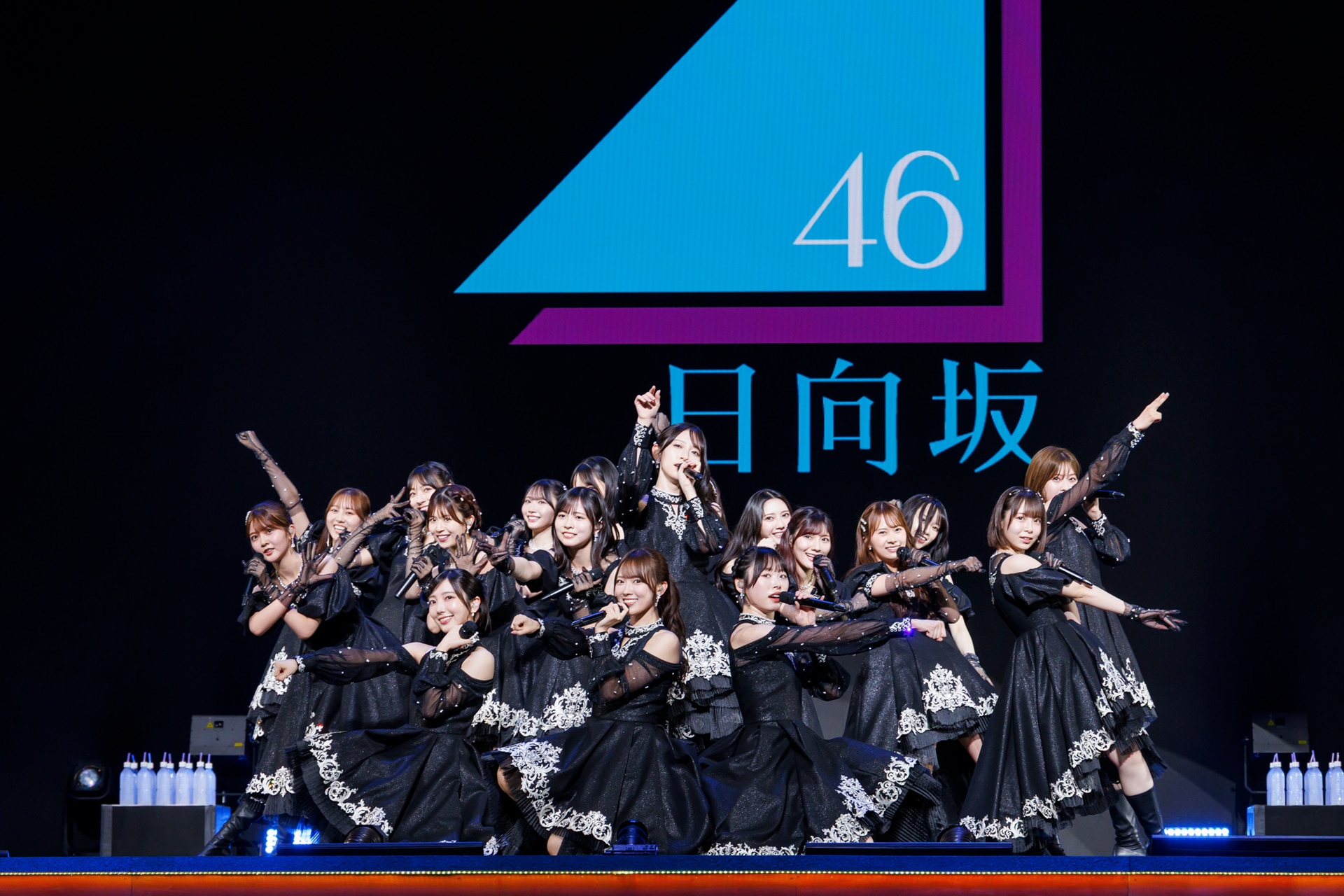 日向坂46のライブの様子。