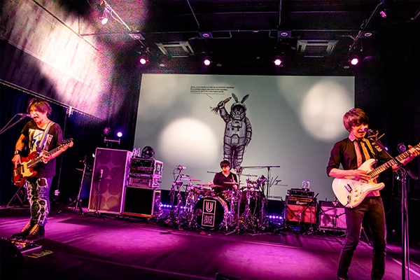 UNISON SQUARE GARDEN田淵智也インタビュー｜「いつでもライブ