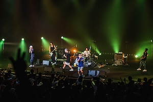 「ORANGE RANGE×KDDI 音のVR」特集｜20周年ライブを5Gで生配信！バンド力見せつけた「一日千秋“楽”」ライブレポート