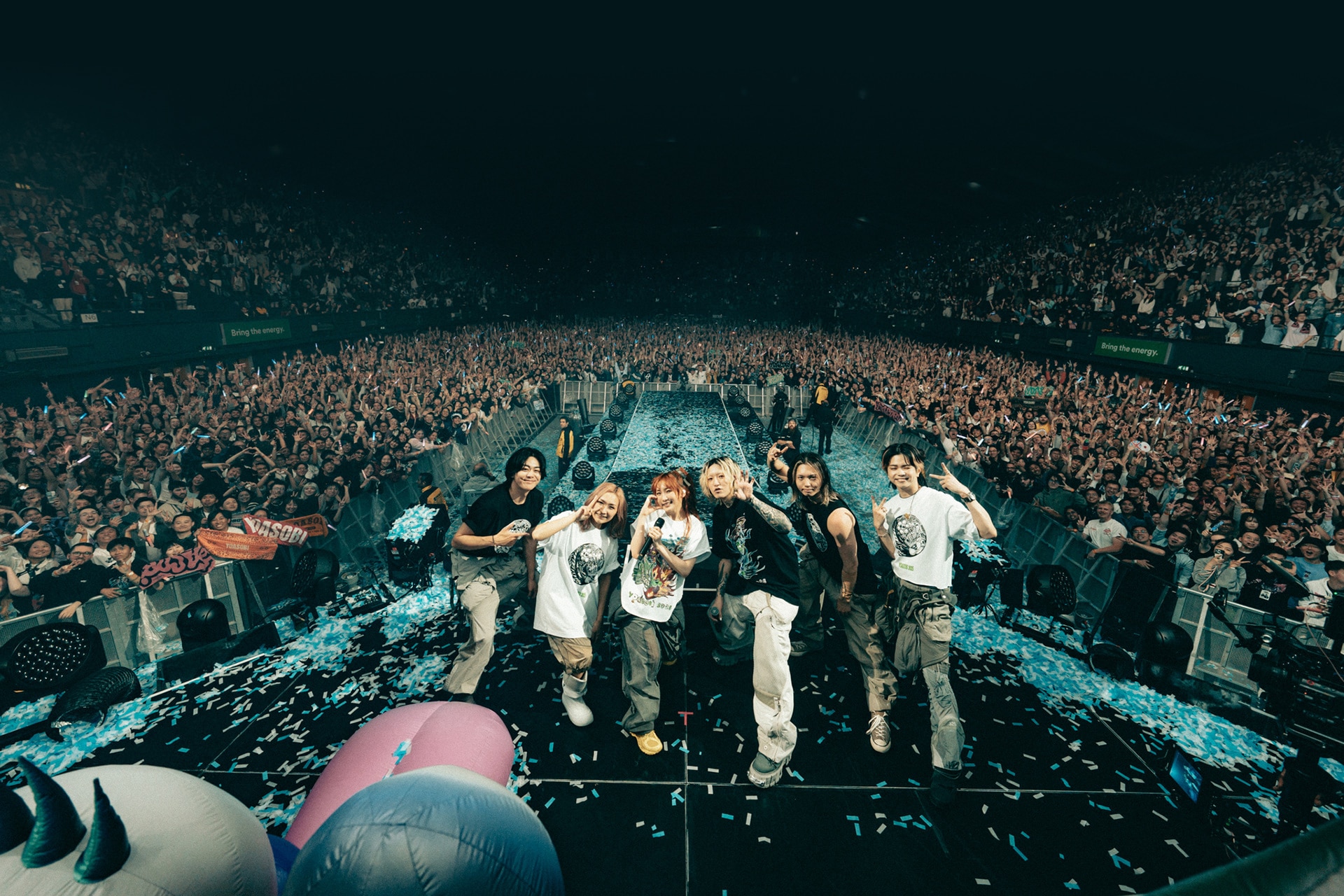 「YOASOBI LIVE AT WEMBLEY ARENA」の様子。