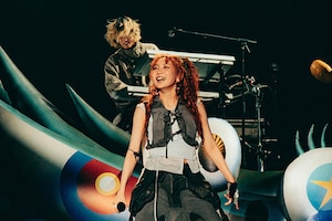 WOWOW「YOASOBI LIVE AT WEMBLEY ARENA」特集｜初のヨーロッパワンマン公演いよいよ放送！歴史ある会場でYOASOBIが誇り高く鳴らしたJ-POP