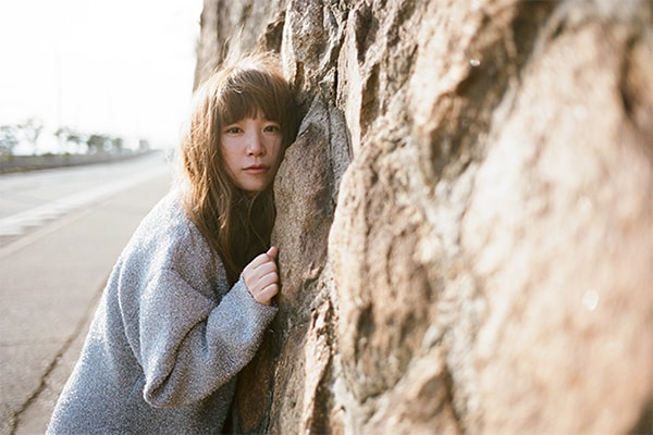 YUKI「まばたき」インタビュー｜“暴れたがっている”自分の本性を