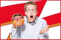 「日清焼そばU.F.O.」特集 厚切りジェイソンがアレンジレシピを紹介！