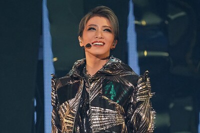 宝塚歌劇団星組トップスター・礼真琴の歌声に満たされる、日本武道館コンサートで礼が魅せた新境地＆真骨頂にBlu-rayで再会