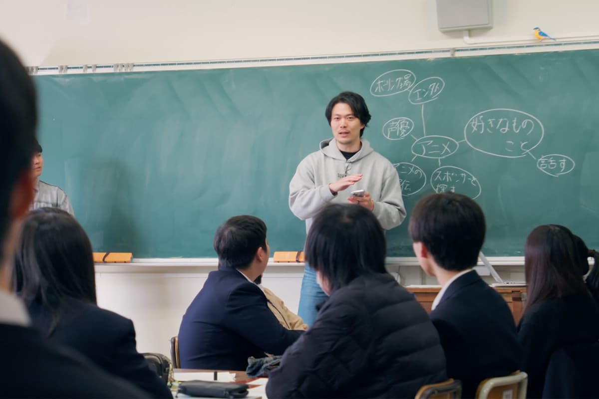 学校訪問や会社訪問の様子。