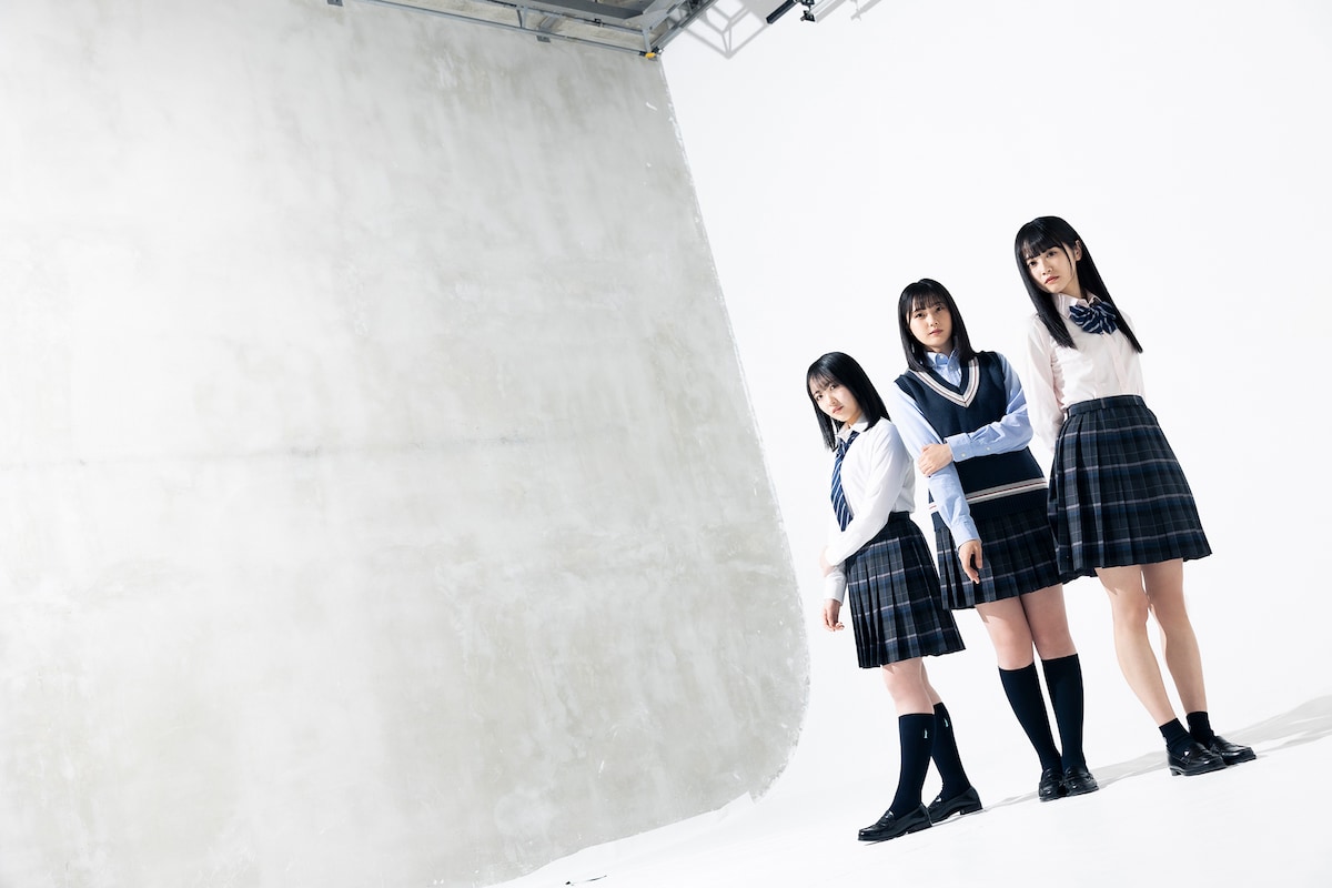 写真左から石田千穂、瀧野由美子、中村舞。