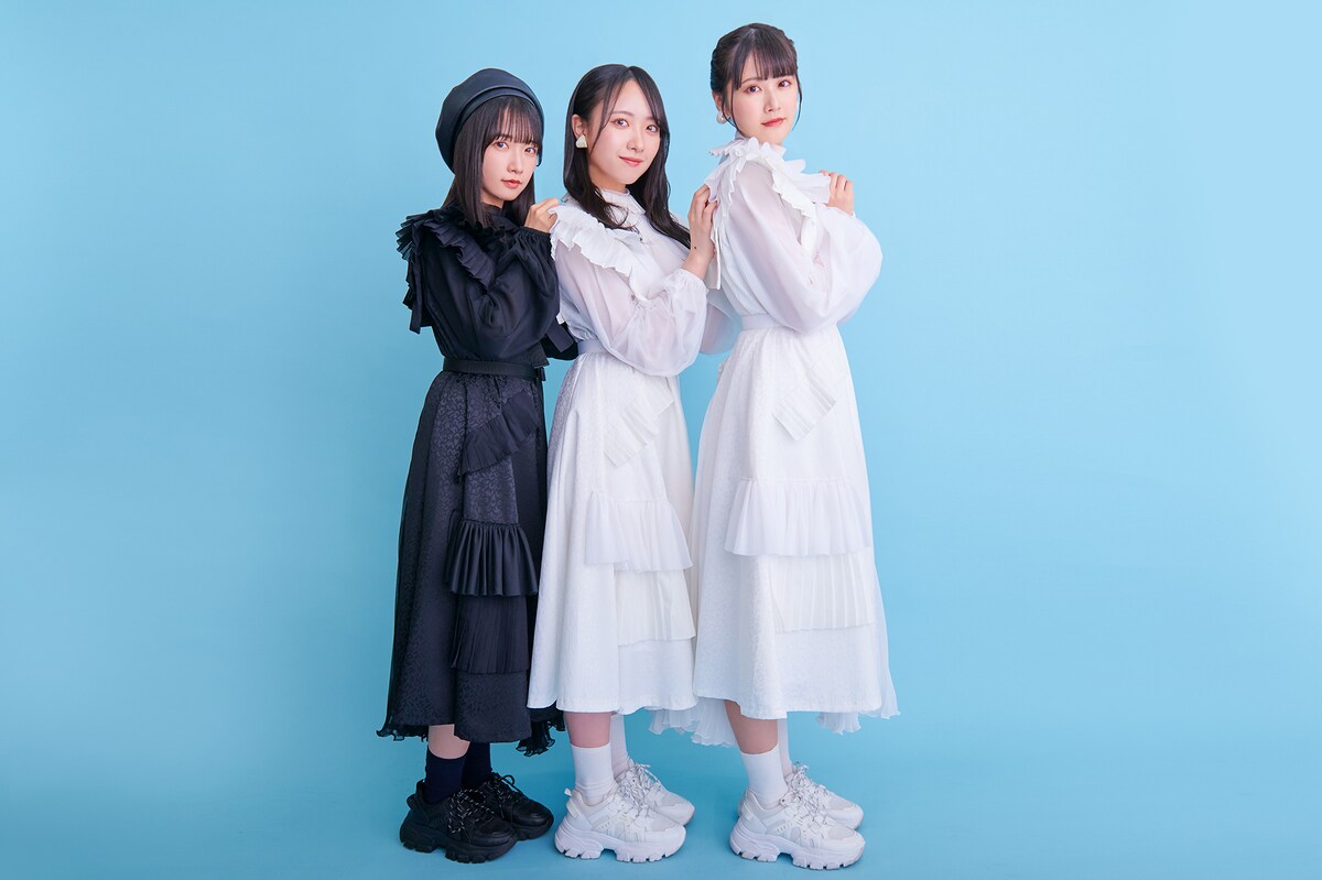 左から高雄さやか、石田千穂、中村舞。