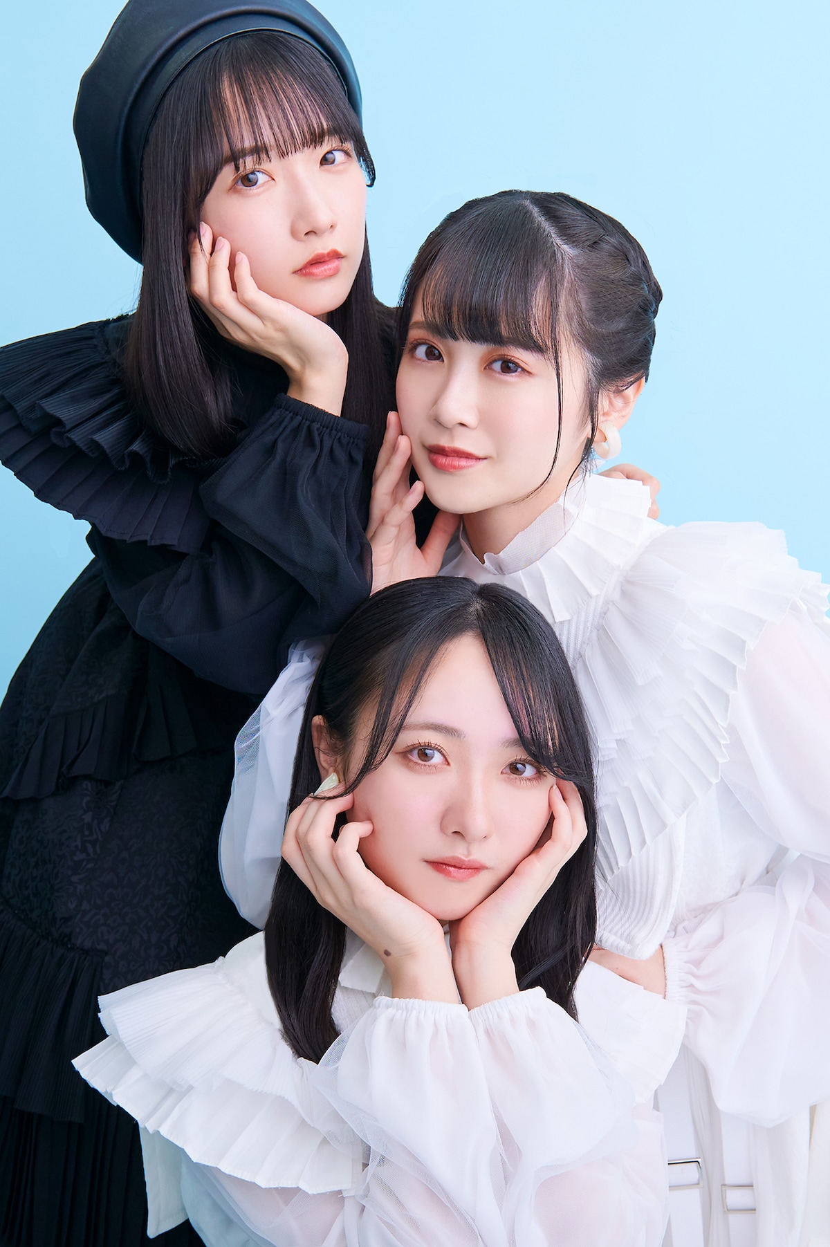 上から高雄さやか、中村舞、石田千穂。