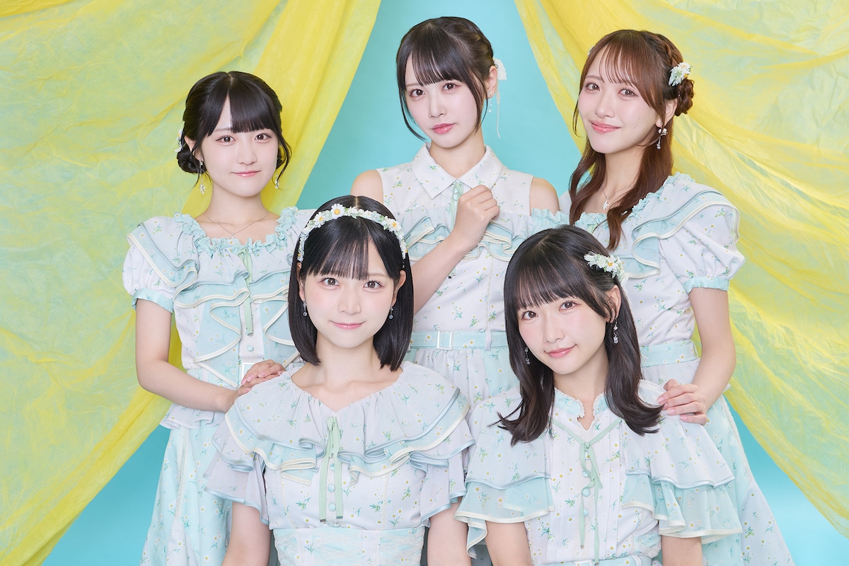 後列左から久留島優果、中村舞、石田千穂、前列左から曽川咲葵、高雄さやか。