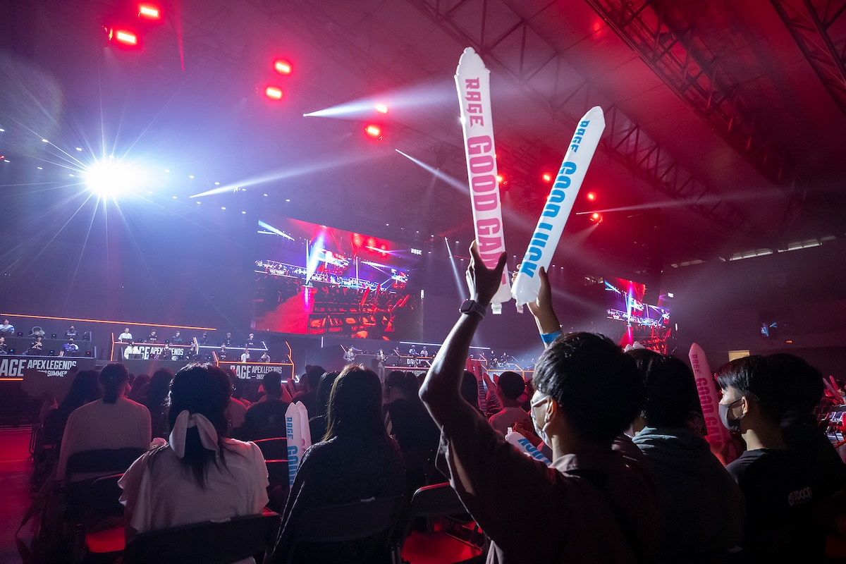 CyberZはエイベックス・エンタテインメント、テレビ朝日とともに国内最大級のeスポーツイベント「RAGE（レイジ）」を運営。写真は8月に行われた「RAGE Apex Legends 2022 Summer」の様子。