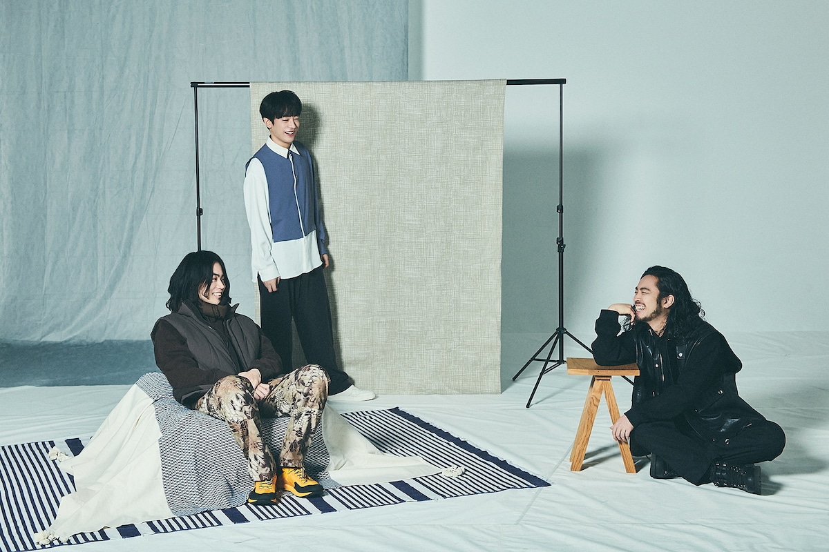 菅田将暉とCreepy Nuts。