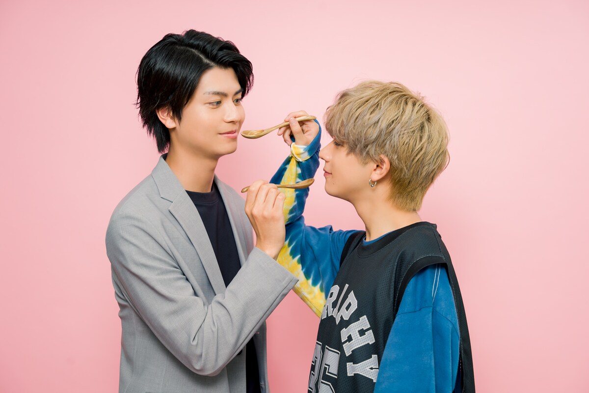 左から多和田任益、田中洸希。