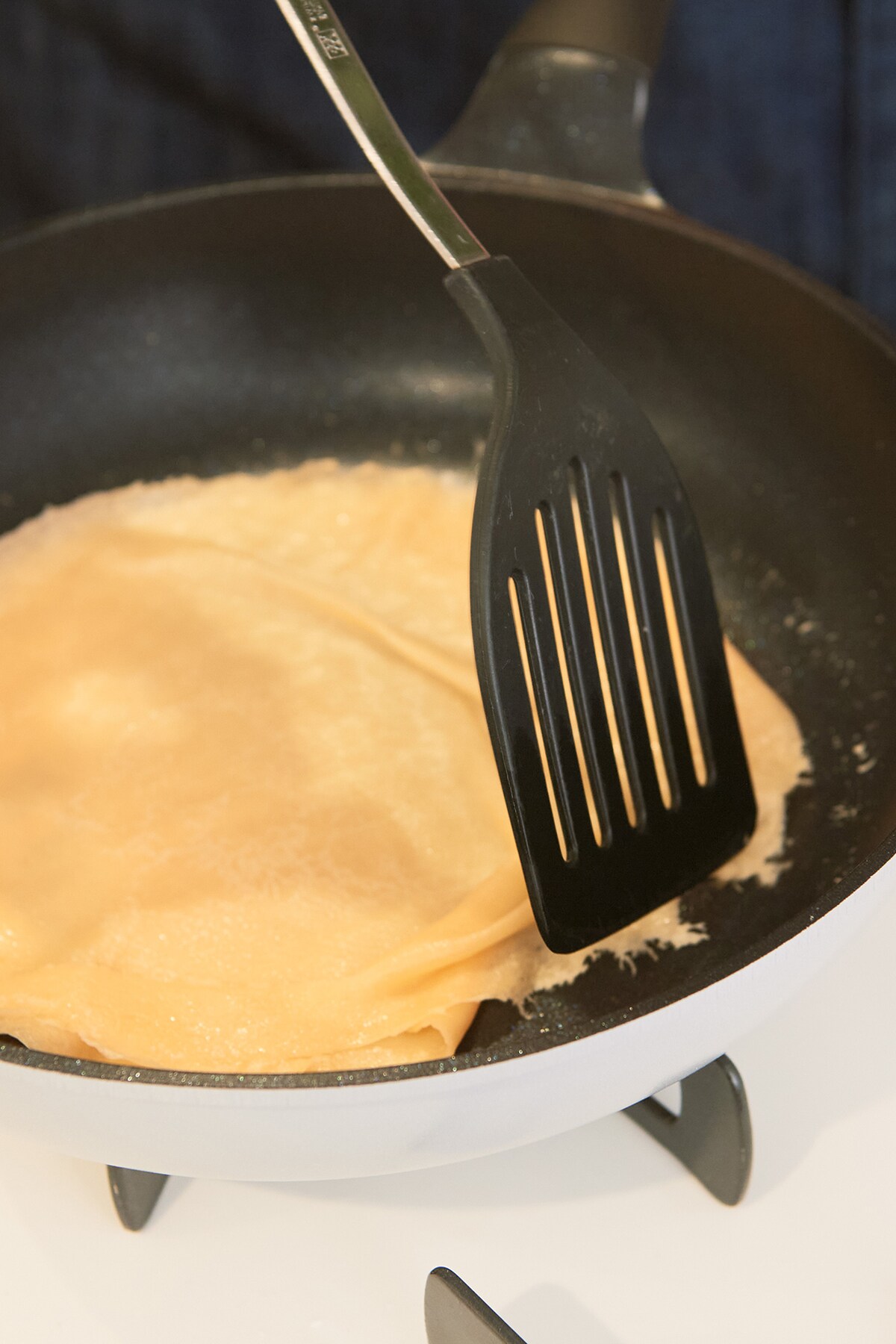 端のほうが乾いてきたら、ひっくり返す合図。