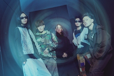 沖縄出身5人組ヒップホップクルーSugLawd Familiar、メジャーデビューで立ち返った「音を楽しむ」という原点