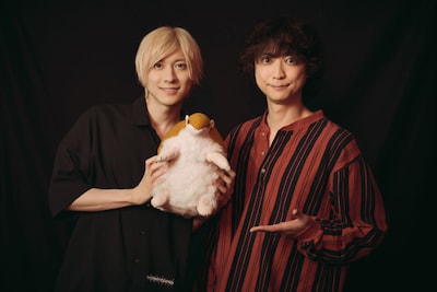 待たせたな！山本一慶＆鈴木裕樹の名コンビがカムバック「舞台『吸血鬼すぐ死ぬ』～再び死ぬ～（再演）」