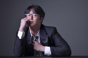 ソン・シギョン特集｜感情に溺れず、心を震わせる「歌で人の心を動かす」バラード歌手の信念