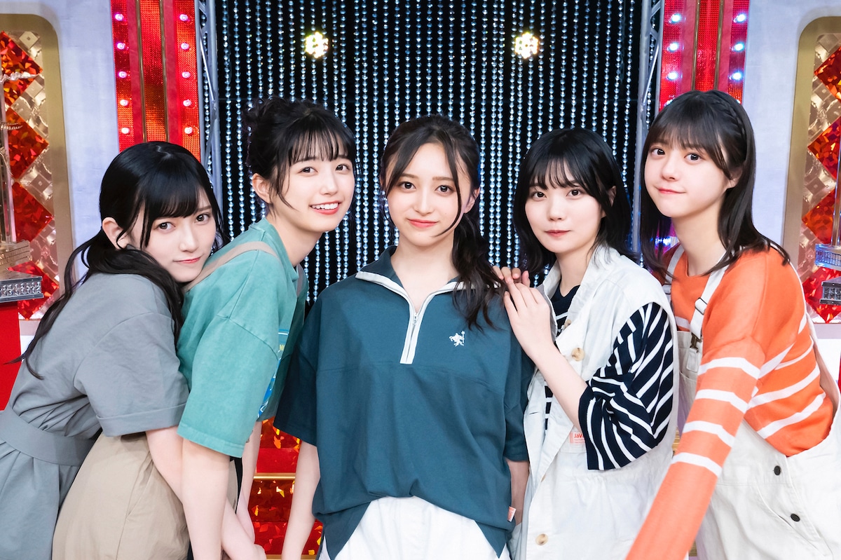 「田園」歌唱メンバー。左から池田瑛紗、五百城茉央、井上和、中西アルノ、冨里奈央。