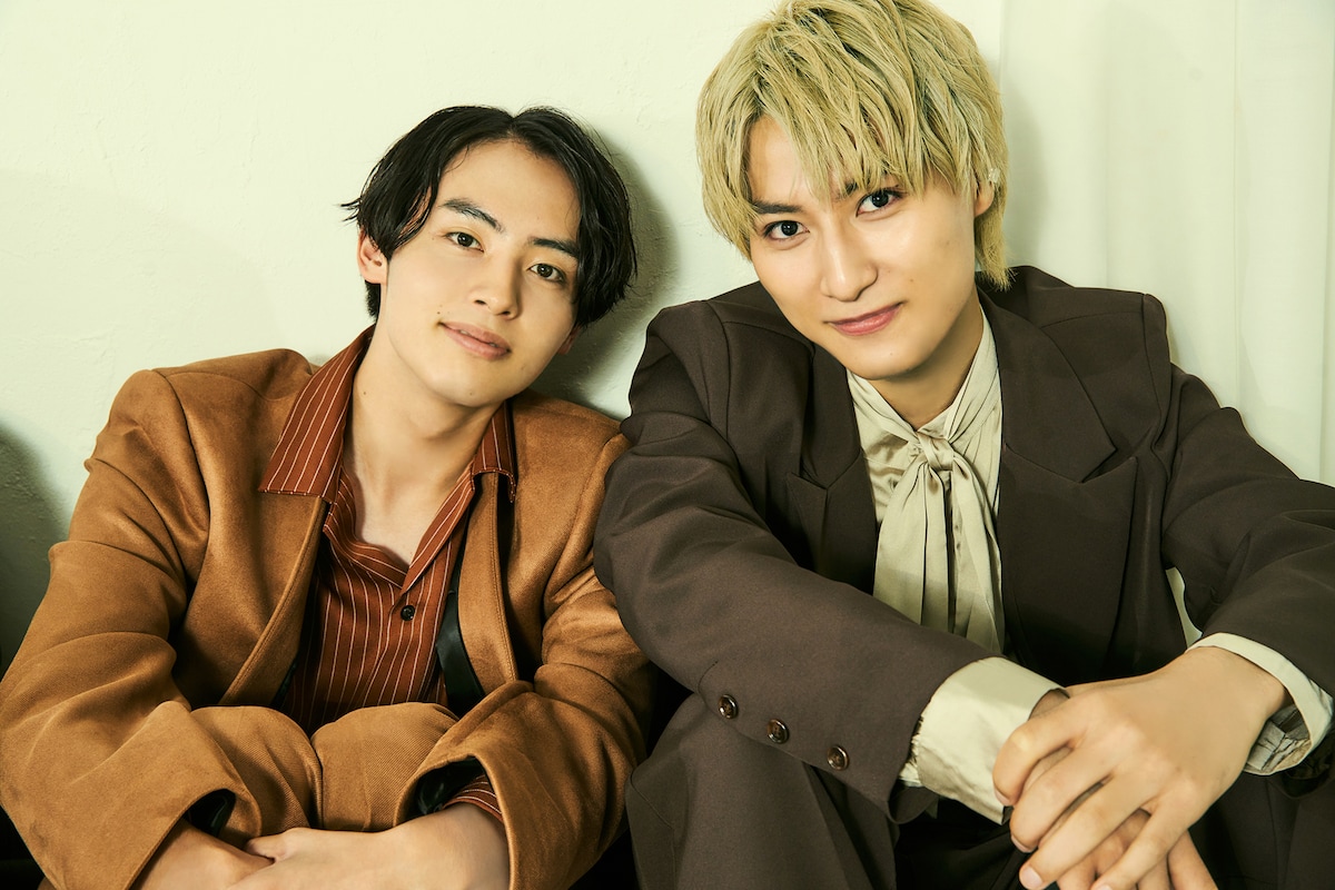 左から松村和哉、飯島颯。