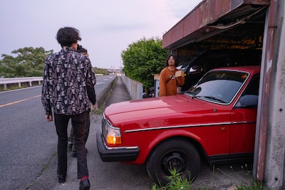 路上ライブに向かうメンバー