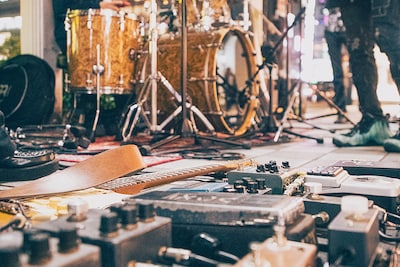 Suspended 4th路上ライブの様子。