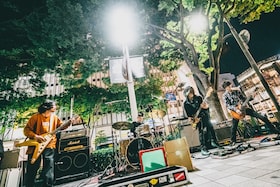 Suspended 4th、名古屋・栄の路上ライブに密着！古民家スタジオ紹介も