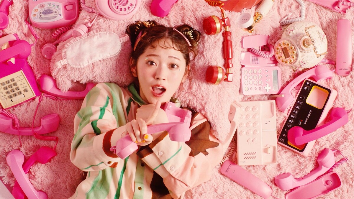 「ハートはお手上げ」のミュージックビデオより。