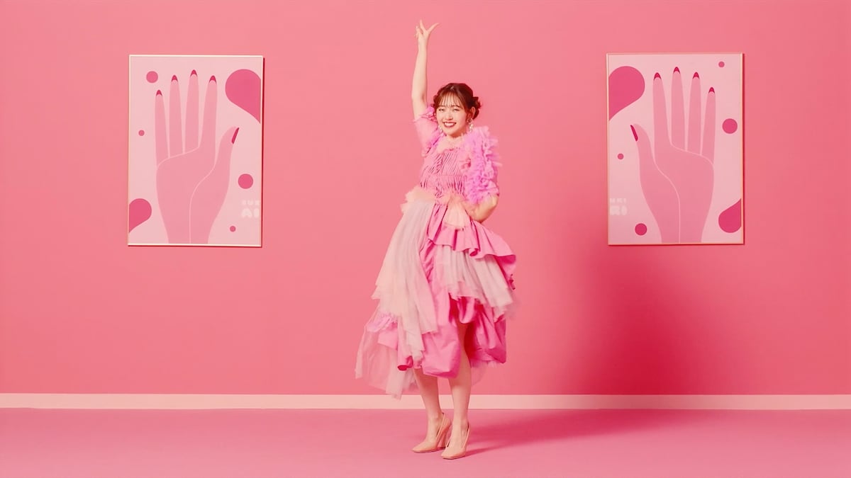 「ハートはお手上げ」のミュージックビデオより。