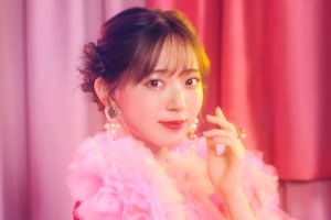 鈴木愛理「ハートはお手上げ」レビュー｜「かぐや様」をキラキラ輝かせる王道ポップソング