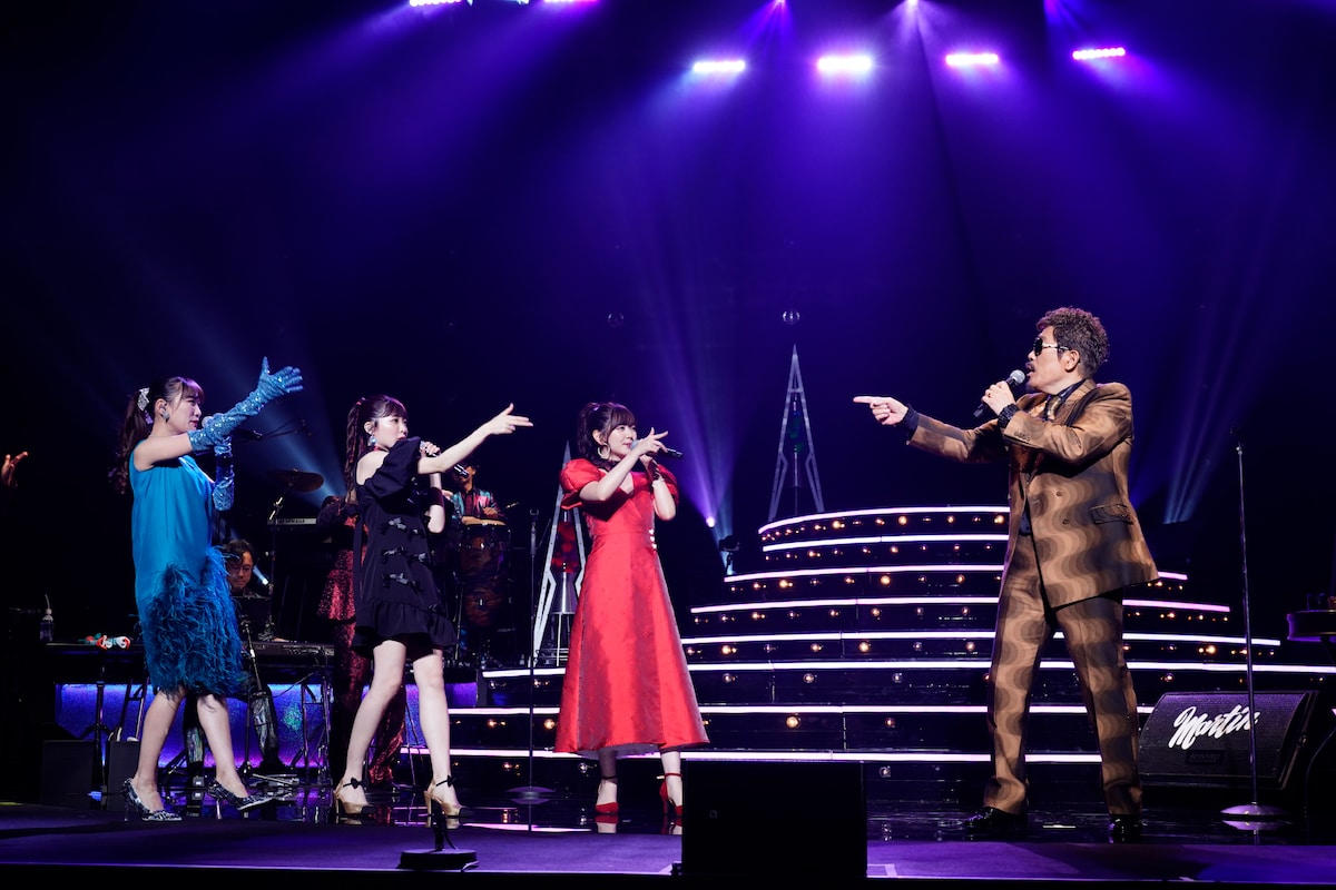 「masayuki suzuki taste of martini tour 2023 ～SOUL NAVIGATION～」2023年7月21日 大宮ソニックシティ公演の様子。左から高城れに、すぅ、鈴木愛理、鈴木雅之。（撮影：岸田哲平）