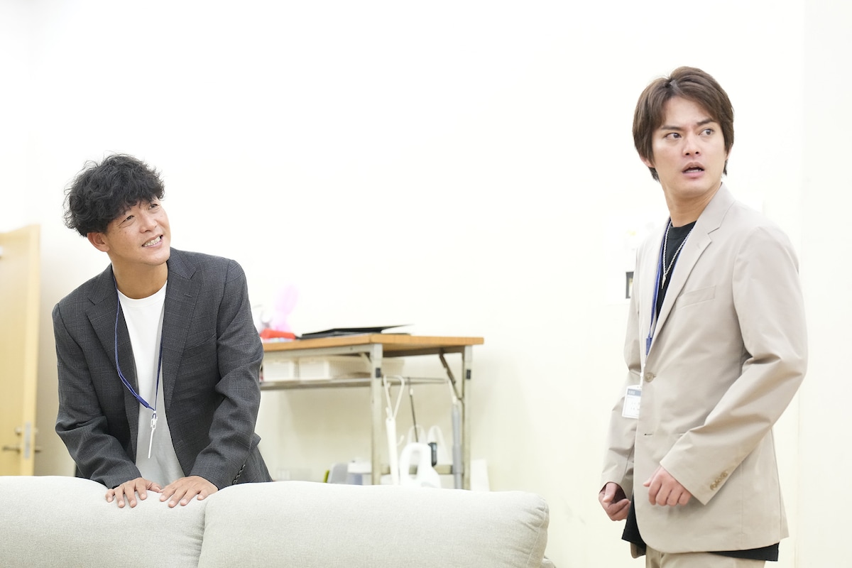 「スイートホーム ビターホーム」稽古より、左から権藤正則役の駿河太郎、努力良介役の中山優馬。