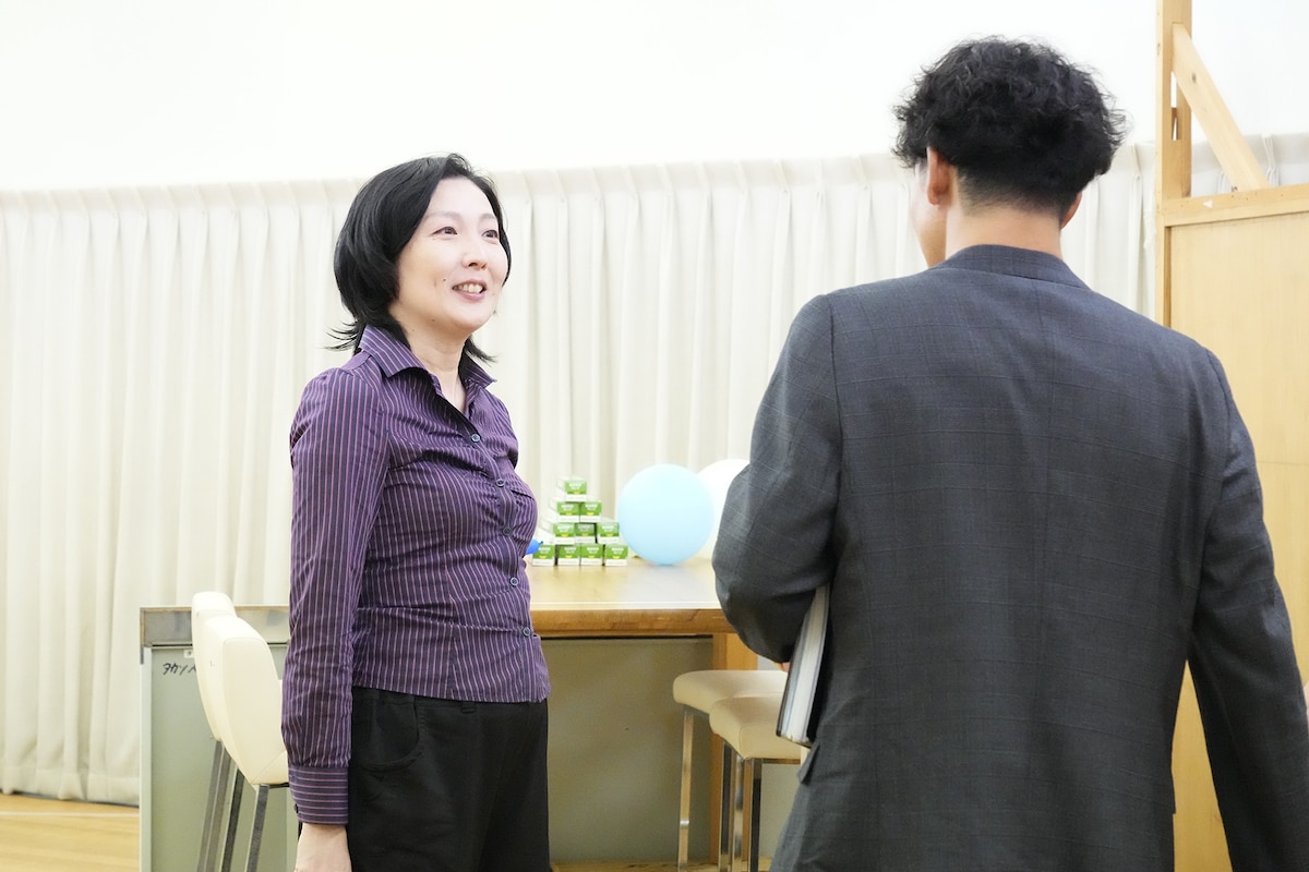 「スイートホーム ビターホーム」稽古より、藤井清美（左）。