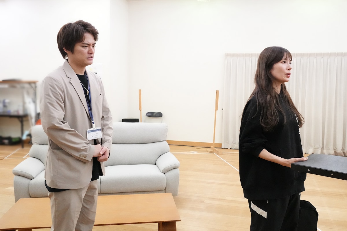 「スイートホーム ビターホーム」稽古より、努力良介役の中山優馬、段田晴菜役の舞羽美海。