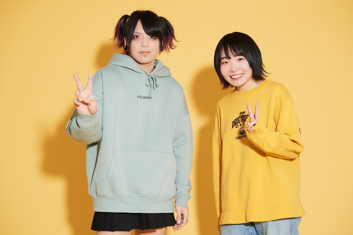 左から小柳（夕闇に誘いし漆黒の天使達）、もっさ（ネクライトーキー）。