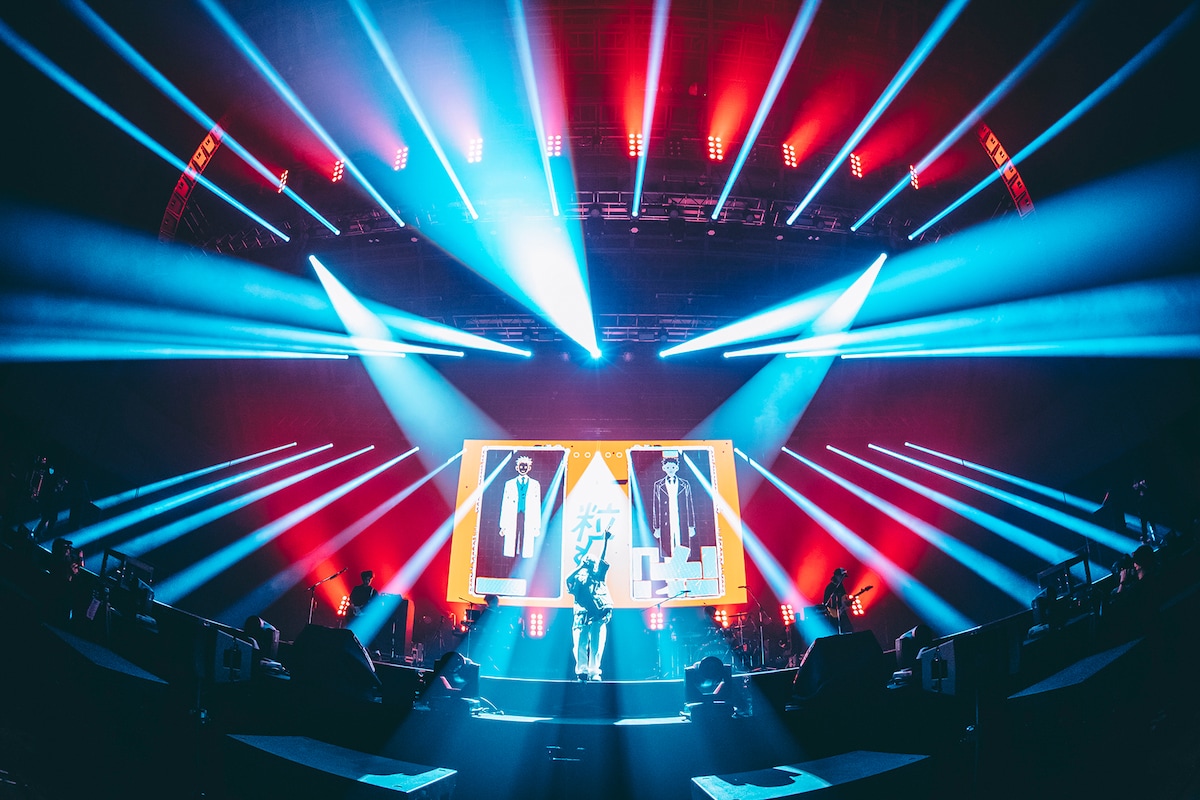 2022年4月8日に千葉・幕張メッセ 幕張イベントホールで行われたワンマンライブ「syudou Live 2023『我武者羅』」より。（Photo by Shingo Tamai）