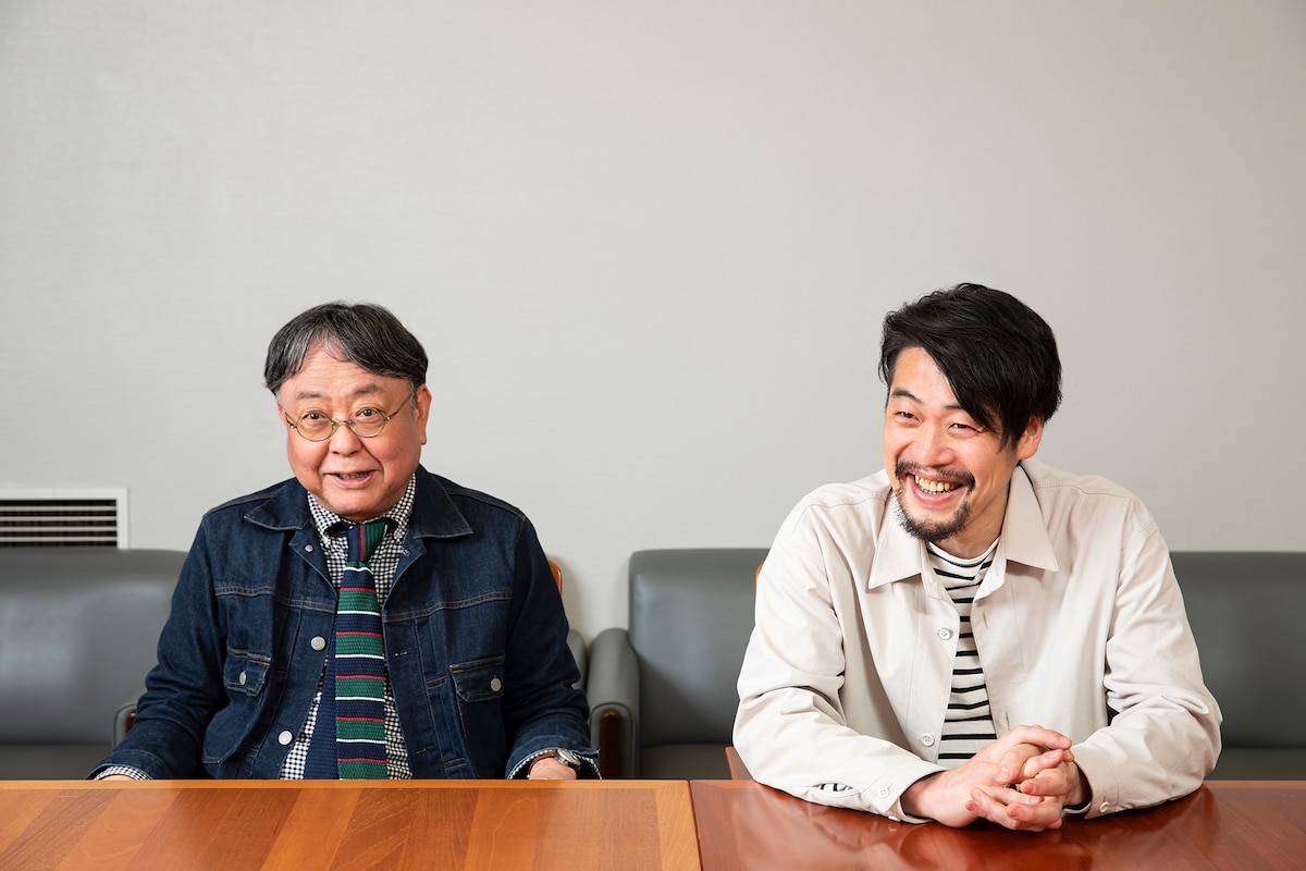 左から岩崎正裕、西尾友樹。