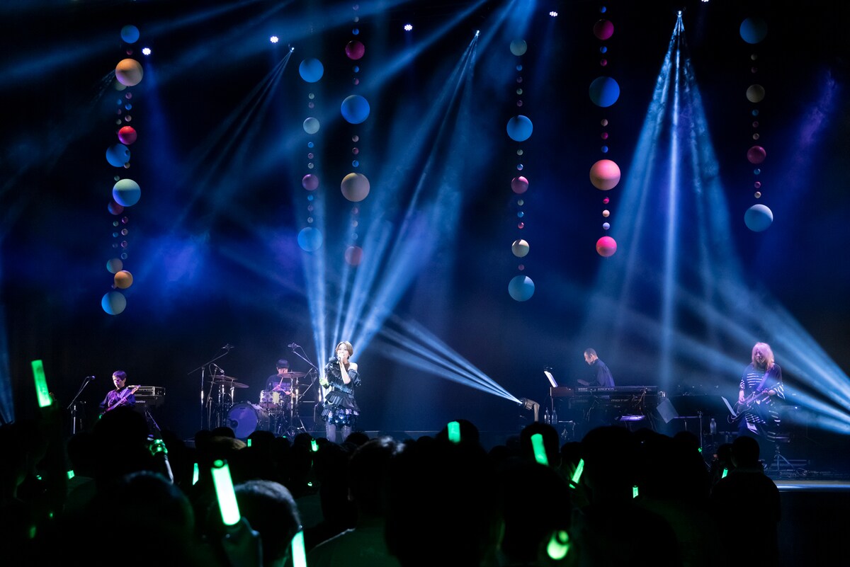 豊崎愛生のステージの様子。