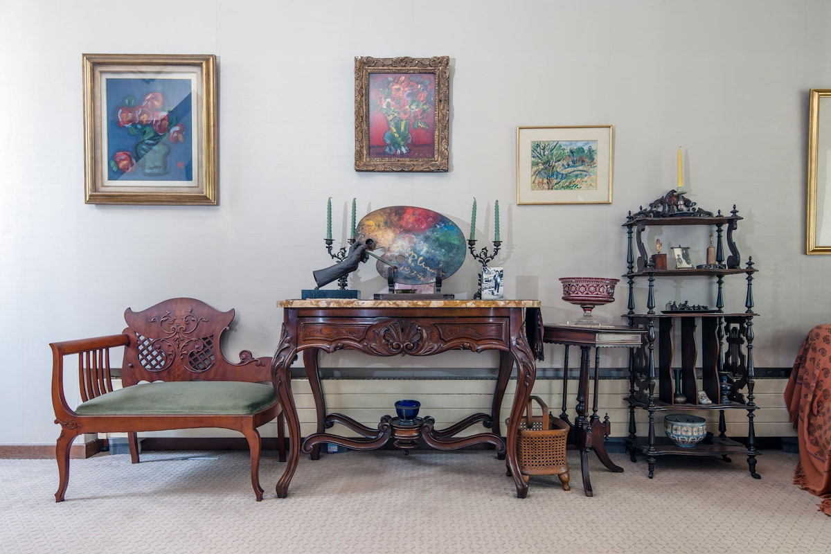 東京タワー大特別展では、高峰秀子が生前愛用した品々を公開。