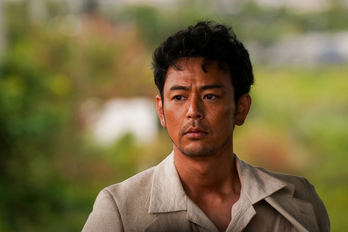 消息を絶った親友・オンを探すため、刑事となったグスク(妻夫木聡)。米軍の高官や通訳と協力し、米兵を取り締まりながらオンの行方を追う