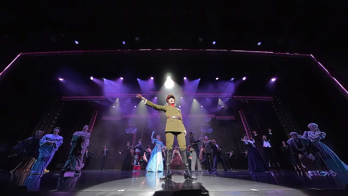 「ミュージカル浪漫『はいからさんが通る』」（1幕）のVRキャプチャ。©宝塚歌劇団 ©宝塚クリエイティブアーツ