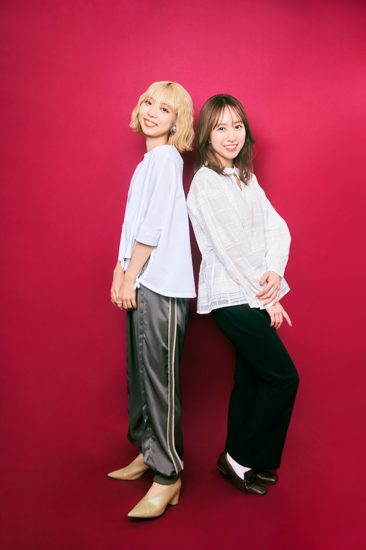 左から竹内アンナ、佐藤まりあ。