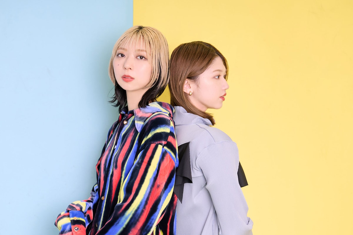 左から竹内アンナ、竹内朱莉。