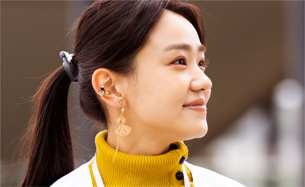 「TANG タング」より、奈緒演じるロボット歴史学者・大槻凛。