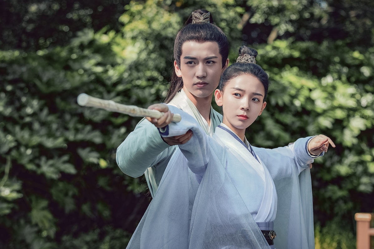 「探偵麗女～恋に落ちたシャーロック姫～」より、左からジャン・リンホー演じる裴昭、チェン・ヤオ演じる蘇瓷。