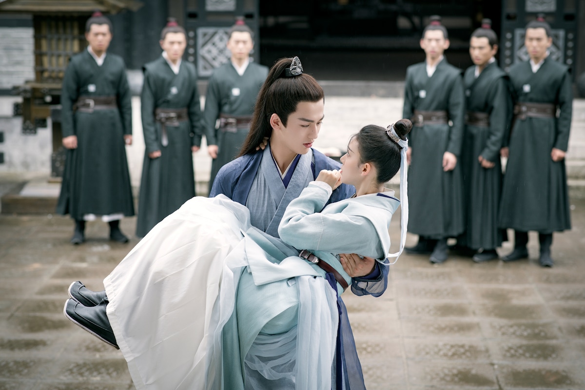 「探偵麗女～恋に落ちたシャーロック姫～」より、左からジャン・リンホー演じる裴昭、チェン・ヤオ演じる蘇瓷。