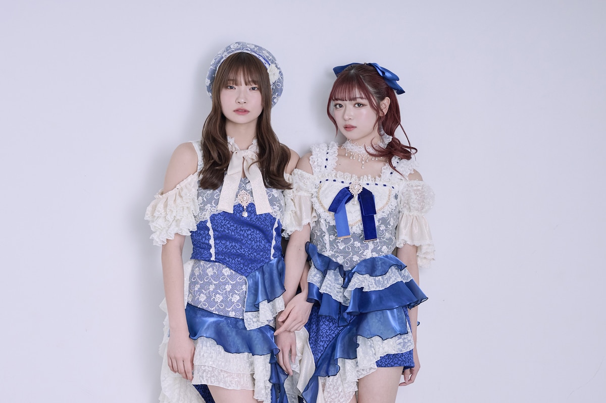 左から里仲菜月、白岡今日花。