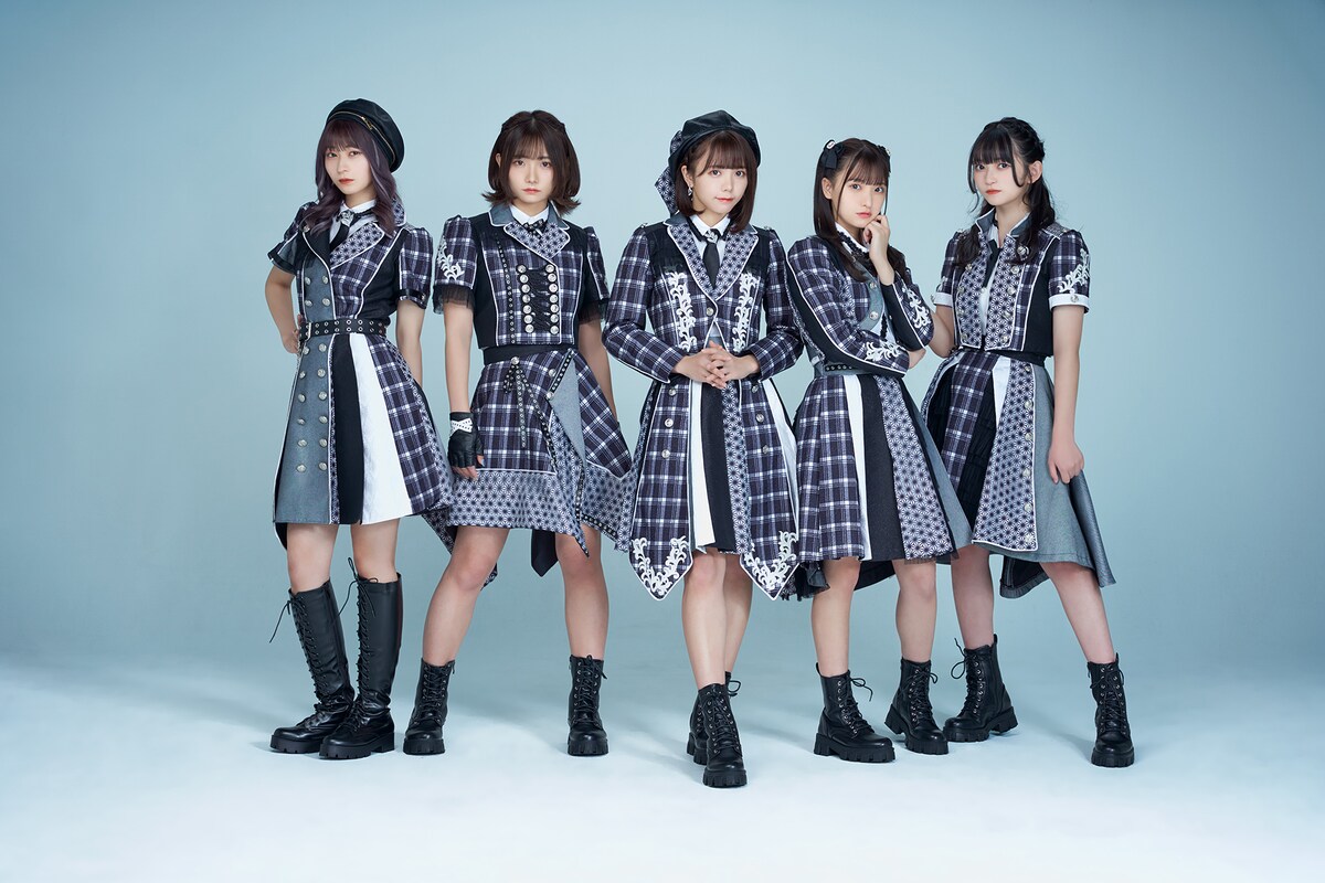 手羽先センセーション。左から三好佑季、カワイレナ、日南遥、茉城奈那、佐山すずか。